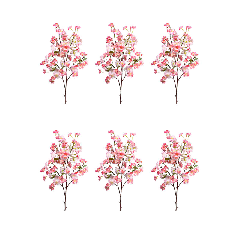 Arrangement de fleurs de cerisier