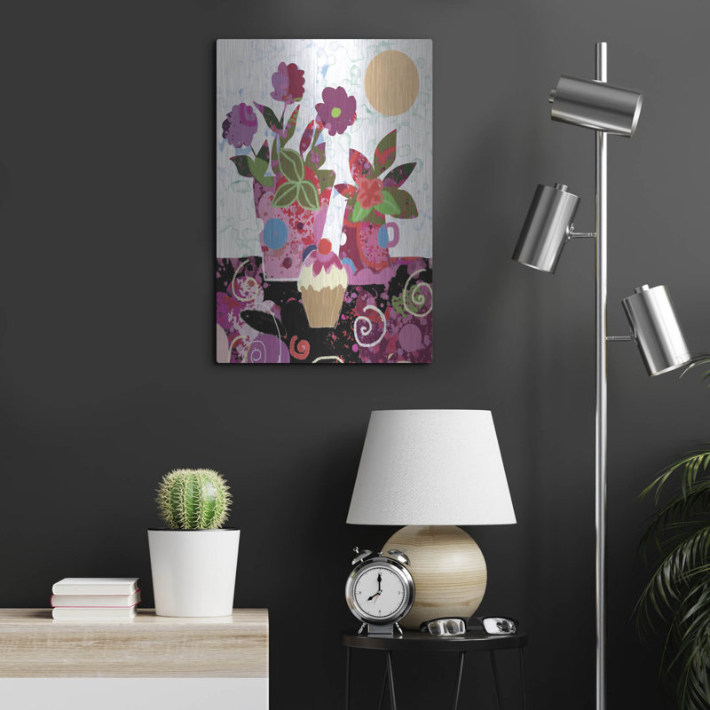 «Cupcake Still Life» par Holly McGee, art mural en métal, H 24 po x l 16 po
