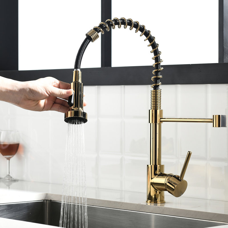 Robinet de cuisine commercial en noir et or avec rétractable - fonctionnement à fuites, finition de surface facile à nettoyer, options de sortie d'eau polyvalentes, revêtement rétractable, intensité de jet réglable