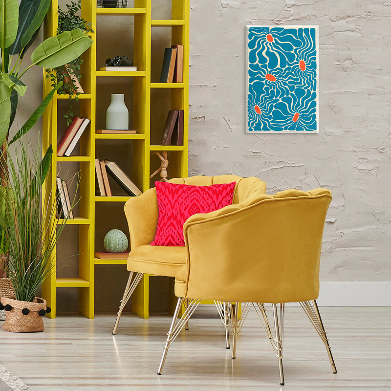 «Groovy Fluid Flowers» par Carrie Cantwell, H 19 po x l 13 po