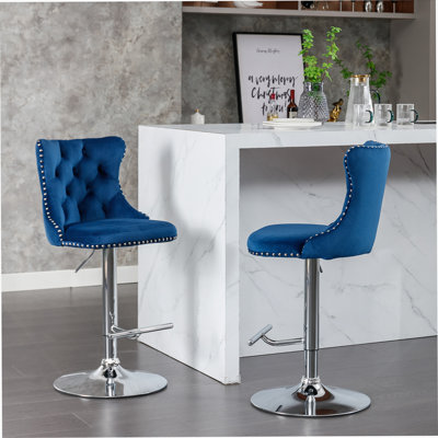 Tabourets de bar pivotants en velours à hauteur de siège réglable de 25 à 33 pouces, tabourets de bar à base chromée avec dossiers capitonnés confortables pour un pub à la maison et un îlot de cuisine, ensemble de 2, AS1712BL, bleu