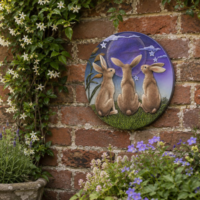Three Hares Gazing Round Stone-effect Plaque Wall Décor