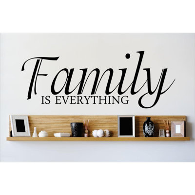 Décalcomanie murale "family is everything"