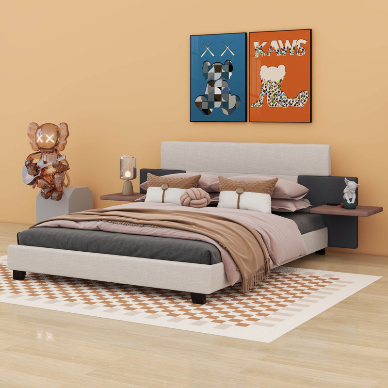 Grand lit plateforme tapissier Arshia avec tablettes de chevet et recharge USB, beige et gris