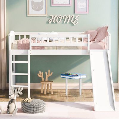 Lit mezzanine blanc avec lit en bois massif pour une belle glissade dans la chambre à coucher