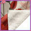 Couvertures rouges à motif floral-128691369