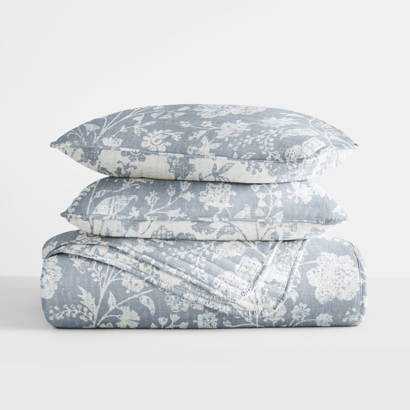 Quilt Set- Lightweight - All Season Quilted Coverlet - Textured Floral, King Quilt + 2 King Shams, Light Blue