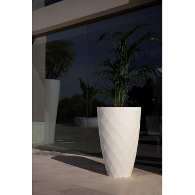 Pot à fleurs en plastique