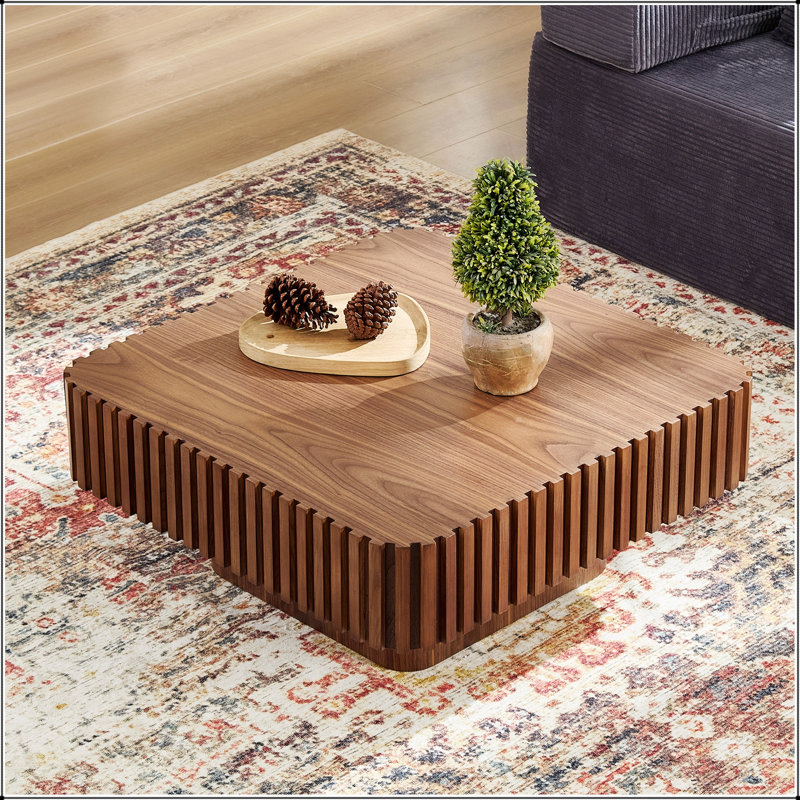 Table basse carrée moderne fabriquée à la main avec piédestal robuste en bois aggloméré, parfaite pour les petits salons et les décors contemporains