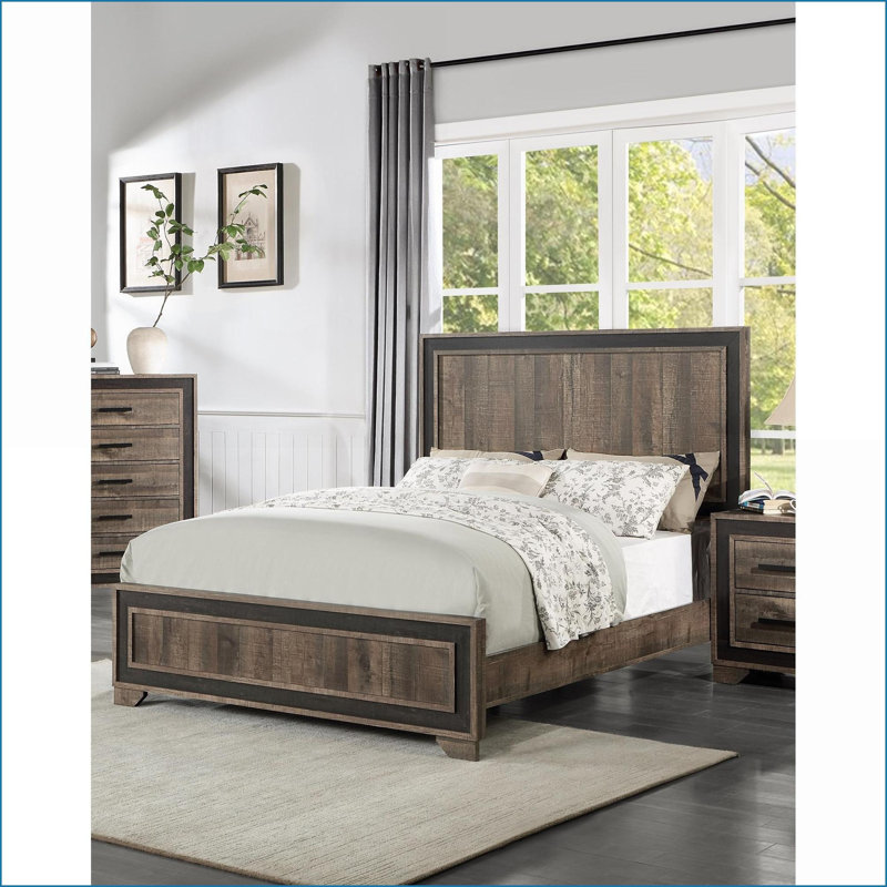 Structure de lit grand format en bois avec tête de lit haute style transitionnel en chêne pour chambre d'amis principale