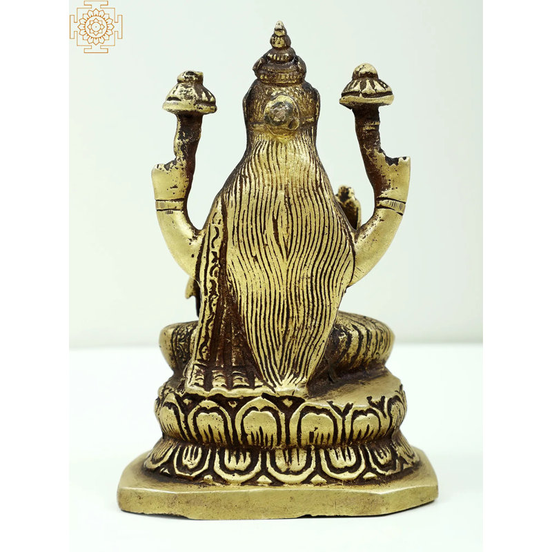 Déesse Lakshmi assise sur un piédestal