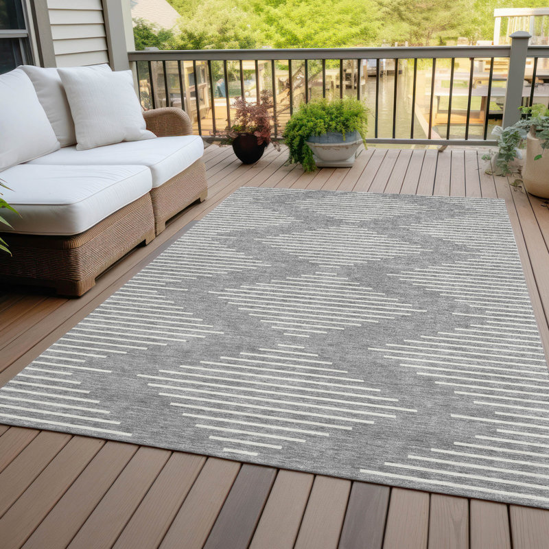 Gray Geometric Flat Woven Synthetic Area Rug 5' x 7'
