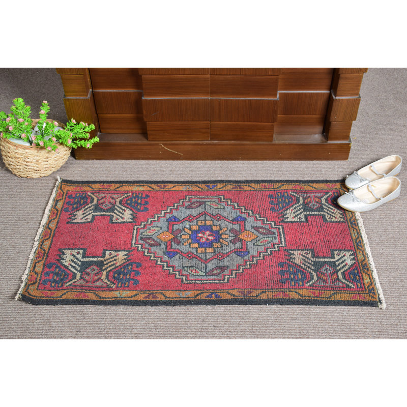 Tapis bohémien vintage rétro tissé à la main avec un superbe motif géométrique rouge pour les entrées