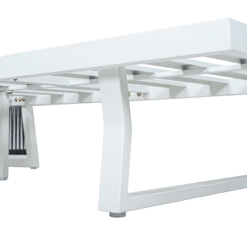 Structure de chaise longue d'extérieur en fer blanc avec accoudoirs en corde noire