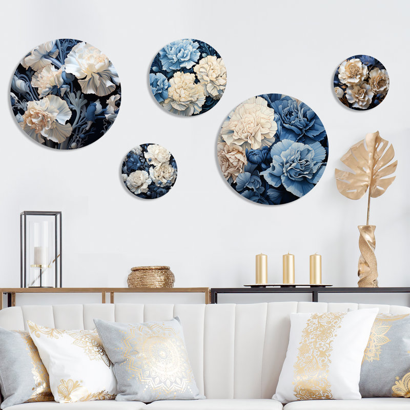 Arrangement d'œillets blanc et bleu avec œillets