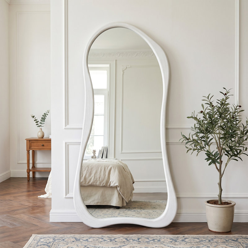 Miroir sur pied irrégulier pleine longueur avec cadre en bois de 67 pouces pour salon, entrée ou chambre, H 67 po x l 33,5 po