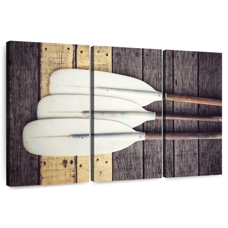 Trois raquettes blanches Sireci, H 36 po x l 57 po