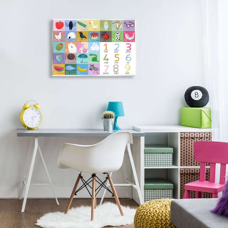 Alphabet et chiffres, premiers mots, plaque murale, design par Carla Daly, H 13 po x l 19 po