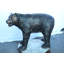 Statue Shufelt ours debout sur quatre pieds en bronze - Taille: L 36 po x l 16 po x H 24 po.
