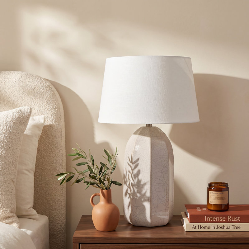 Alania Dhime Ceramic Table Lamp