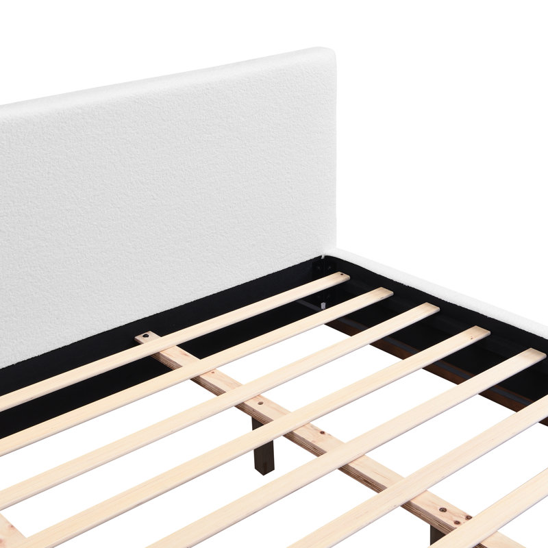 Lit plateforme tapissier avec base en bois massif Wirae, Très grand lit
