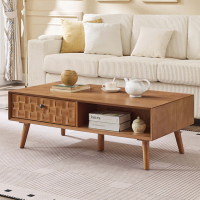 Table basse en bois rustique avec tiroir caché et tablette ouverte pour le rangement organisé du salon