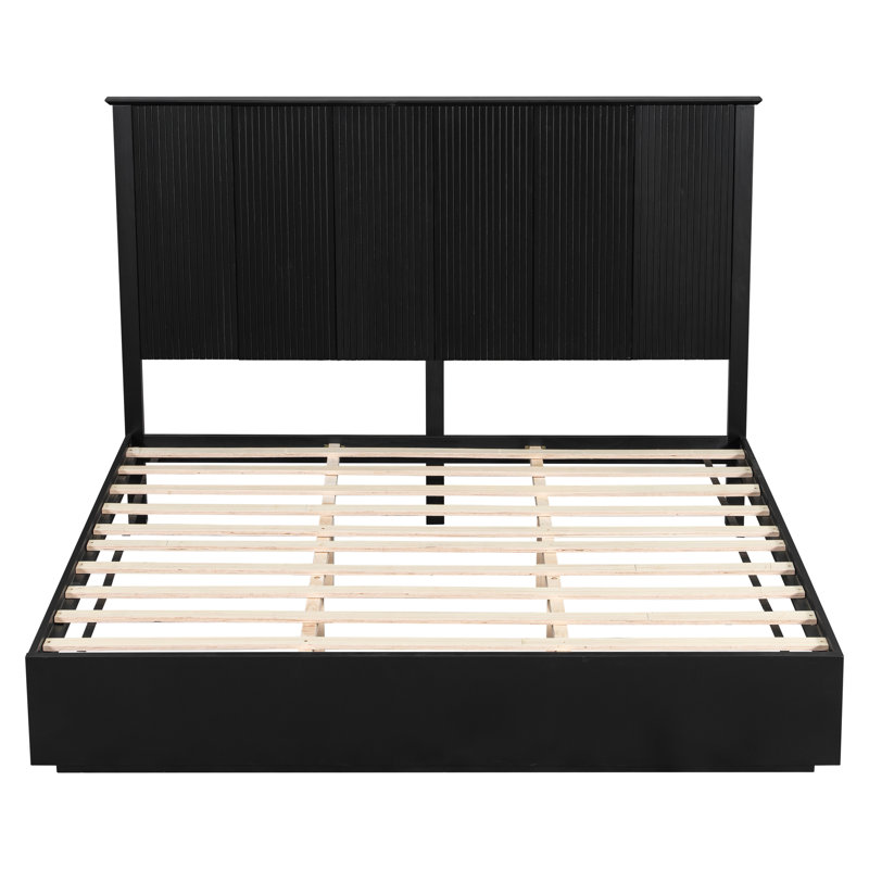 Très grand lit en bois massif minimaliste Kyro avec tête de lit à lattes verticale, sans sommier tapissier, Noir