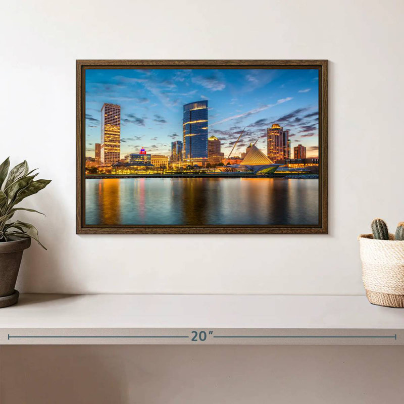 Milwaukee Cityscape, 13 po x 9 po, Cadre flottant noyer