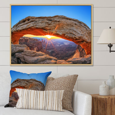 Sunrise Mesa Arch Canyon dans l'Utah