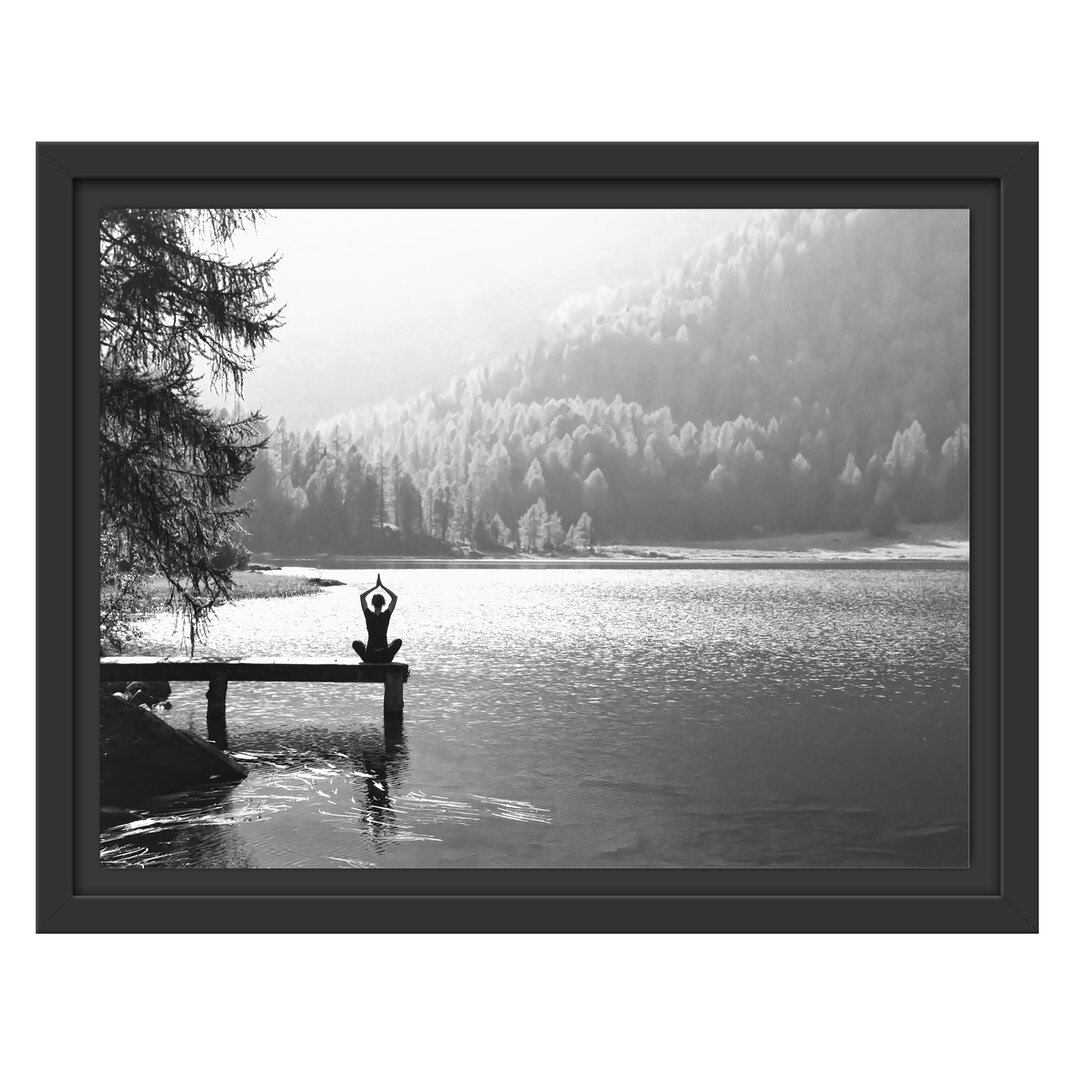 Gerahmtes Wandbild Yoga am See Kunst B&W