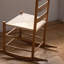 Chaise berçante en cerisier tissé