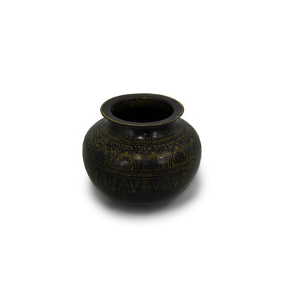 Vase en pot avec arabesque végétale