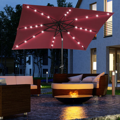 Parasol d'extérieur 9 pi x 7 pi avec lumières à DEL solaires, inclinaison et manivelle, rehausse la piscine de terrasse, teinte rouge de 7 pi, améliore les espaces comme le jardin, la terrasse