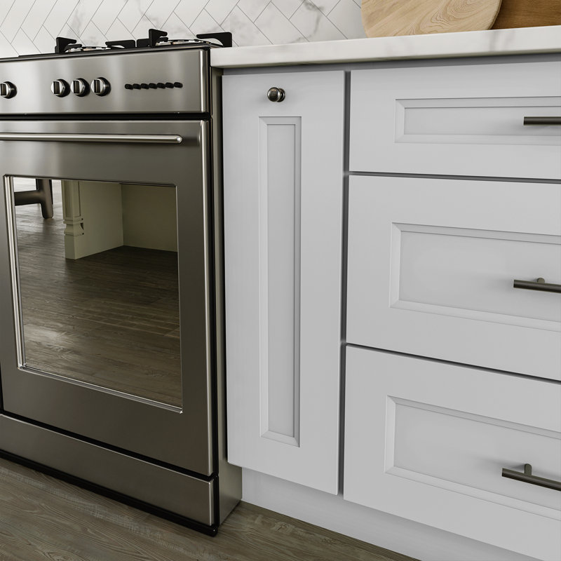 Armoire à épices Base, 9" W x 34.5" H x 24" D, Blanc Newport