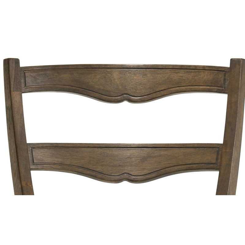 Chaise d'appoint en tissu brun et chêne vieilli 2. Siège rembourré avec coussin de 2 po de densité D22. Fabrication en bois massif. Aspect classique et polyvalent. Charmantes pattes arrières antiques. P 19 po x l 39 po x H 35 po