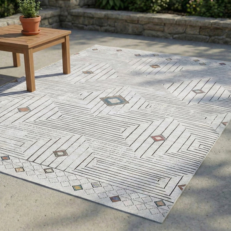 Tapis à motif géométrique blanc Thambiah, Rectangle 3 pi 4 po x 6 pi 7 po