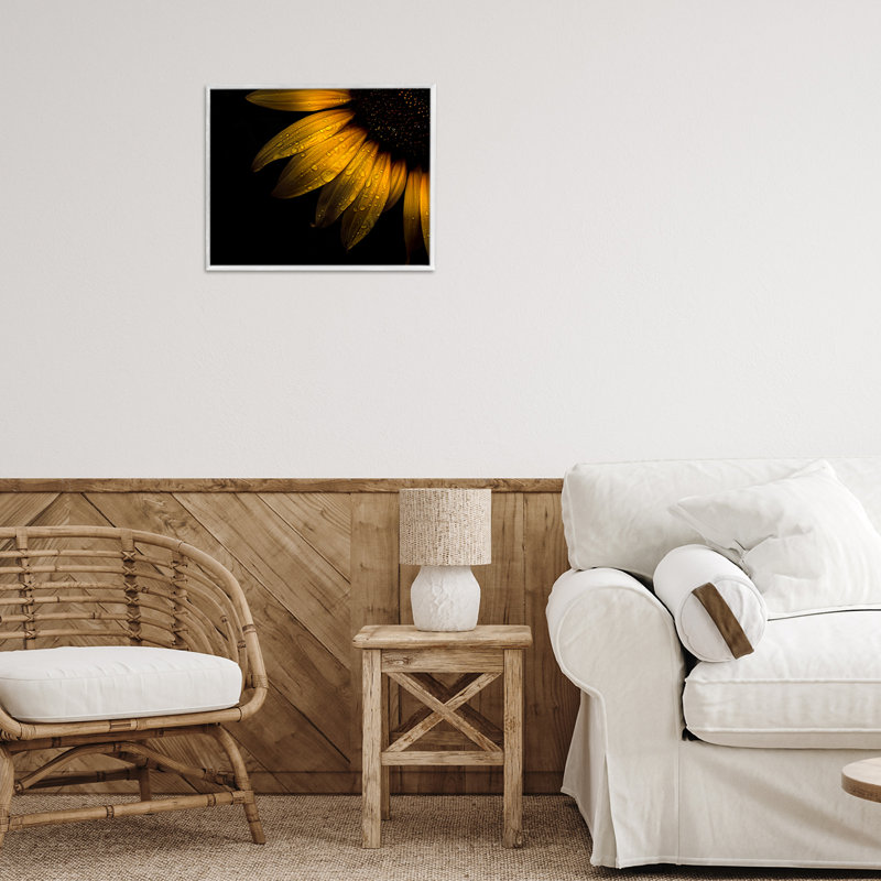 Giclée encadrée de gouttelettes d'eau sur un tournesol, design par Brian Carson, H 11 po x l 14 po