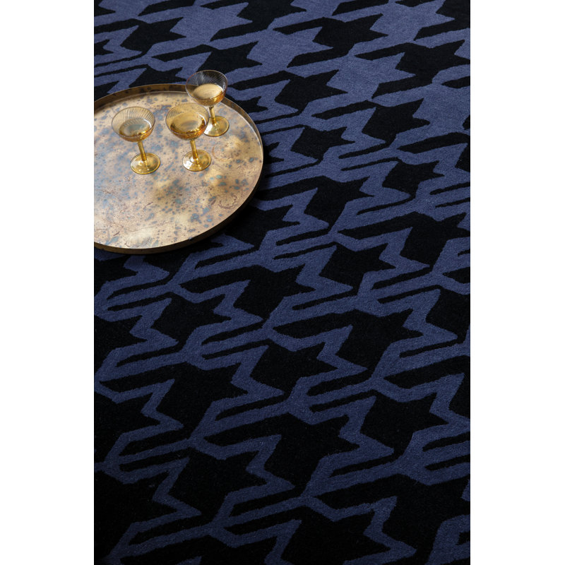 Wool Houndstooth Area Rug in Dark Blue/Black, 6'7" x 9'2"