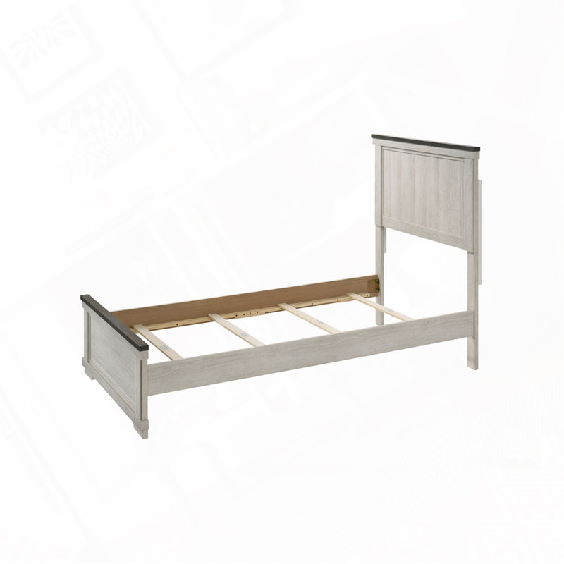 Lit simple en bois