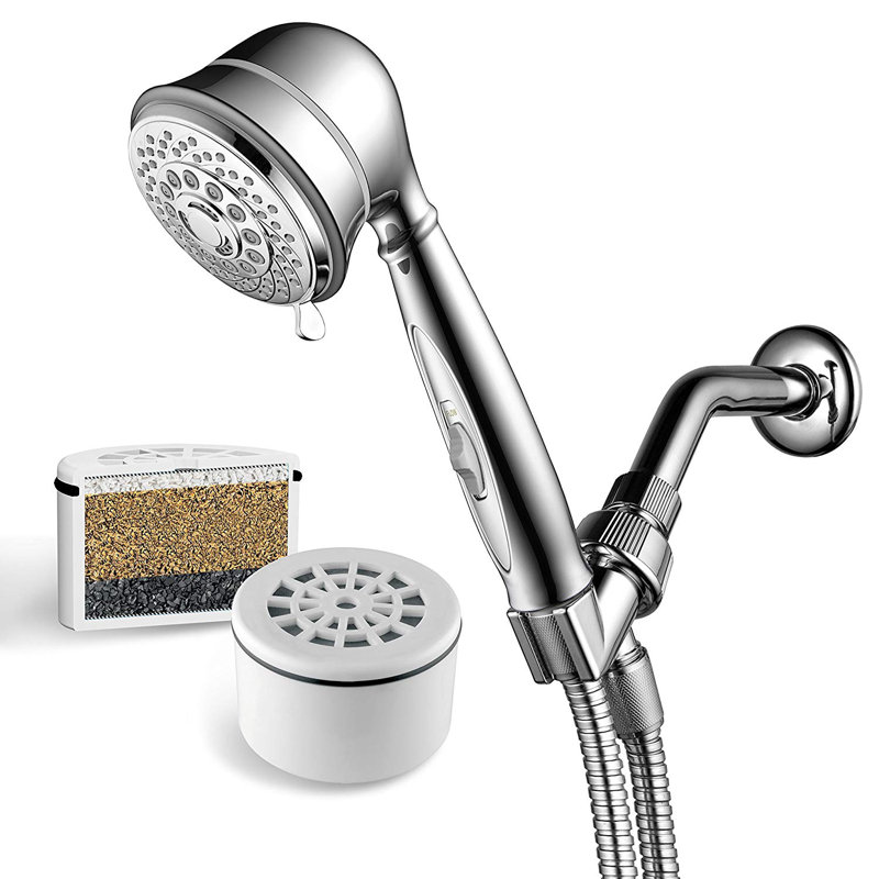 Pomme de douche autoportante en marche
