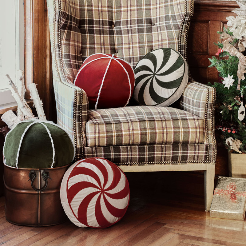 Holiday Traditional Circular Pillow Cover & Insert, Green