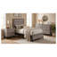 Ensemble de chambre à coucher Sutter taupe clair pour lit simple, comprenant un lit à panneaux, une commode et une table de chevet.