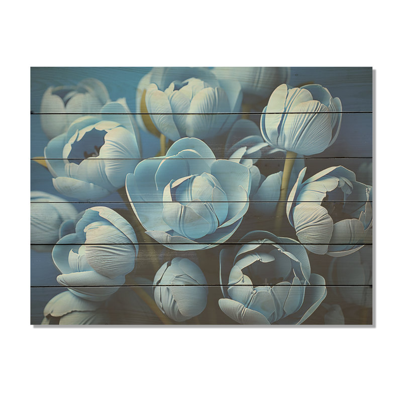 «Azure Blue Tulips Bloom I», art mural sur bois de pin naturel, H 10 po x l 20 po