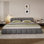 Lit tapissier élégant en chenille beige avec motif damier, grand, gris