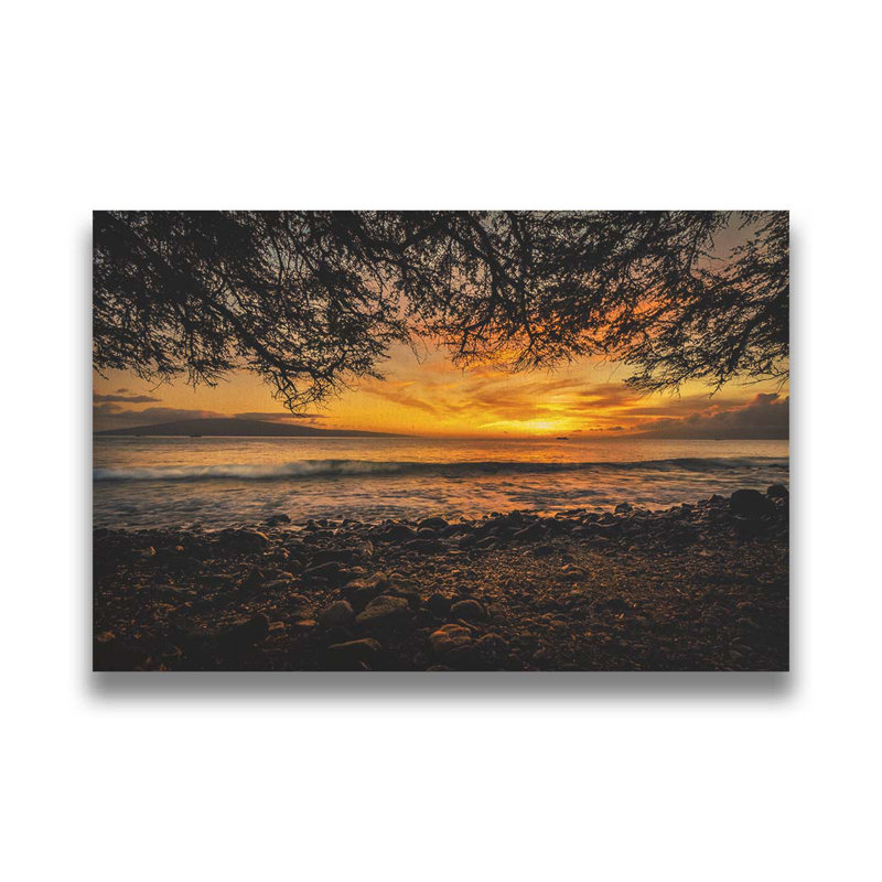 Maui Coast Lahaina Dusk par Kelly Wade. Impression sur papier - Montée et encadrée, H 44 po x l 64 po x P 1 po
