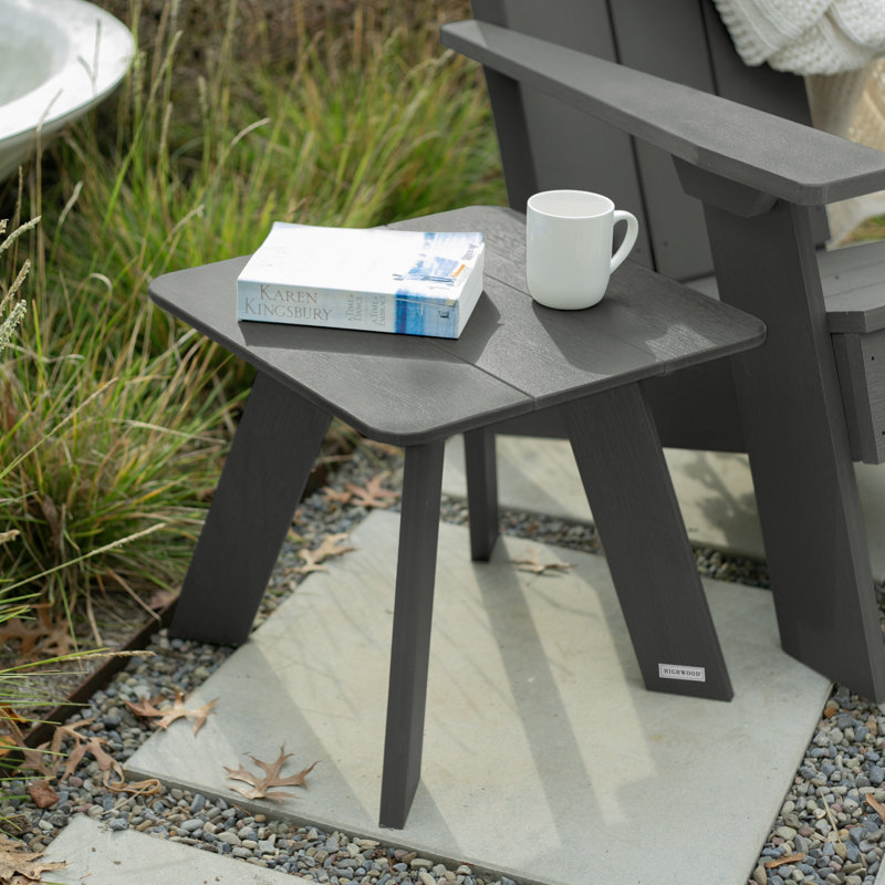 Table d'appoint en plastique Byrnes, Teck côtier