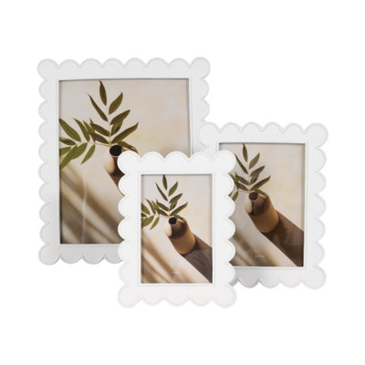 Lilly Scallop Edge Photo Frame, White