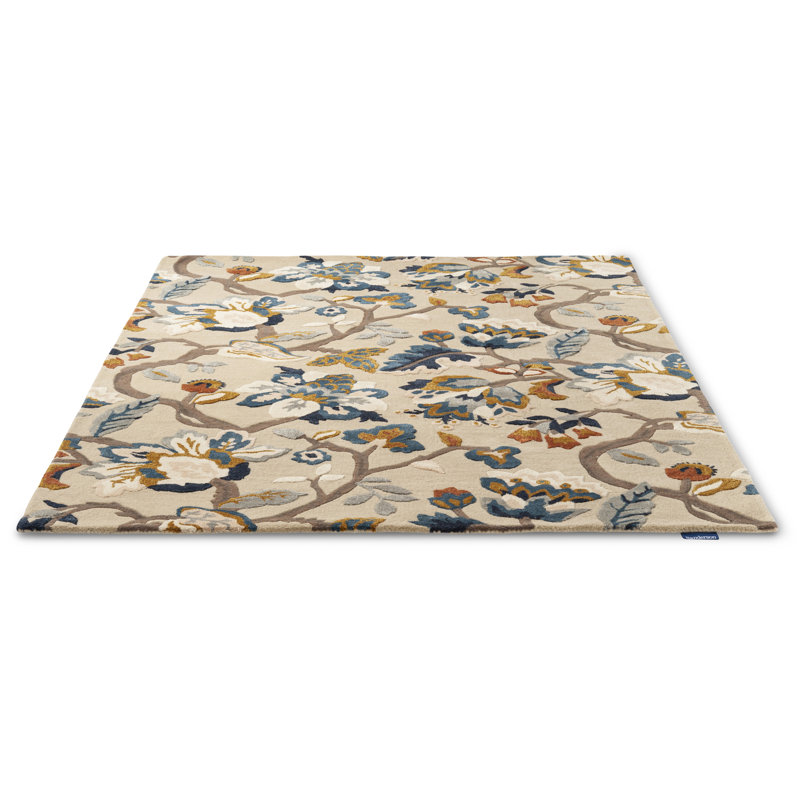 Amanpuri Hand Tufted Floral Area Rug in Stone/Navy, Rectangle 6'7'' x 9'2''