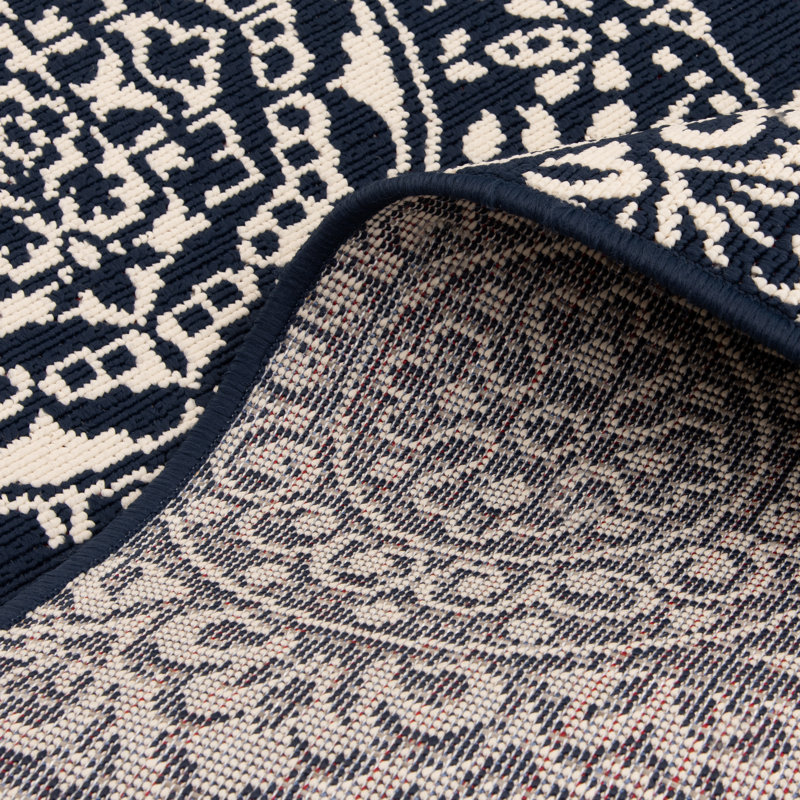 Tapis intérieur / extérieur bleu marine / ivoire Adaia, Rectangle 6 pi 6 po x 9 pi 6 po
