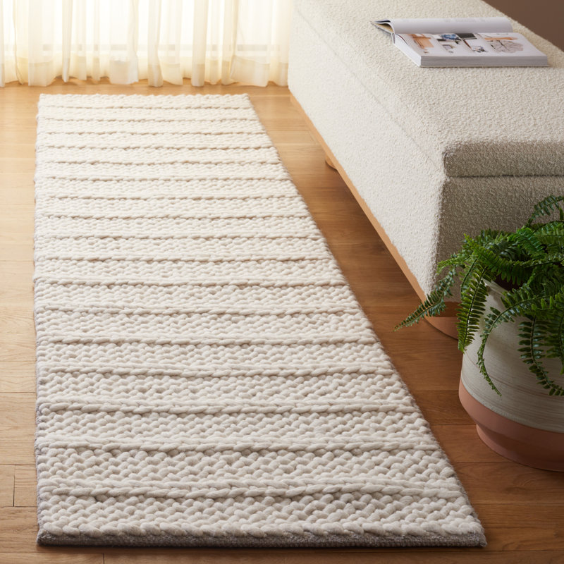 Finnick 702 Area Rug In Ivory, Runner 2'3" x 8'